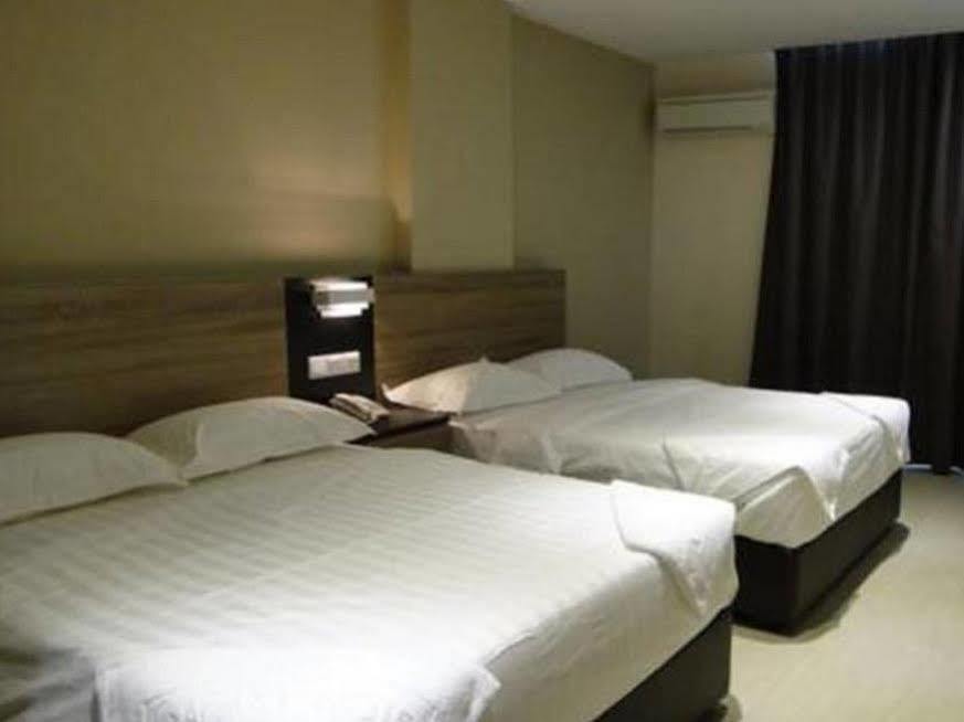 Galaxy Hotel Simpang Ampat  Eksteriør billede